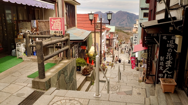 伊香保温泉のおすすめホテル・旅館23選｜黄金の湯・白銀の湯と榛名山の絶景を満喫