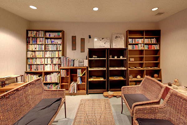 図書室・ギャラリー