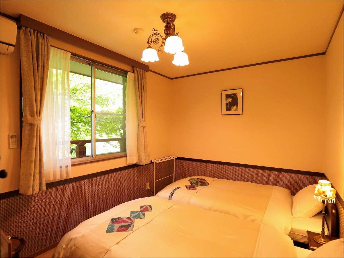 小さなホテル セラヴィ 小さなホテル セラヴィ