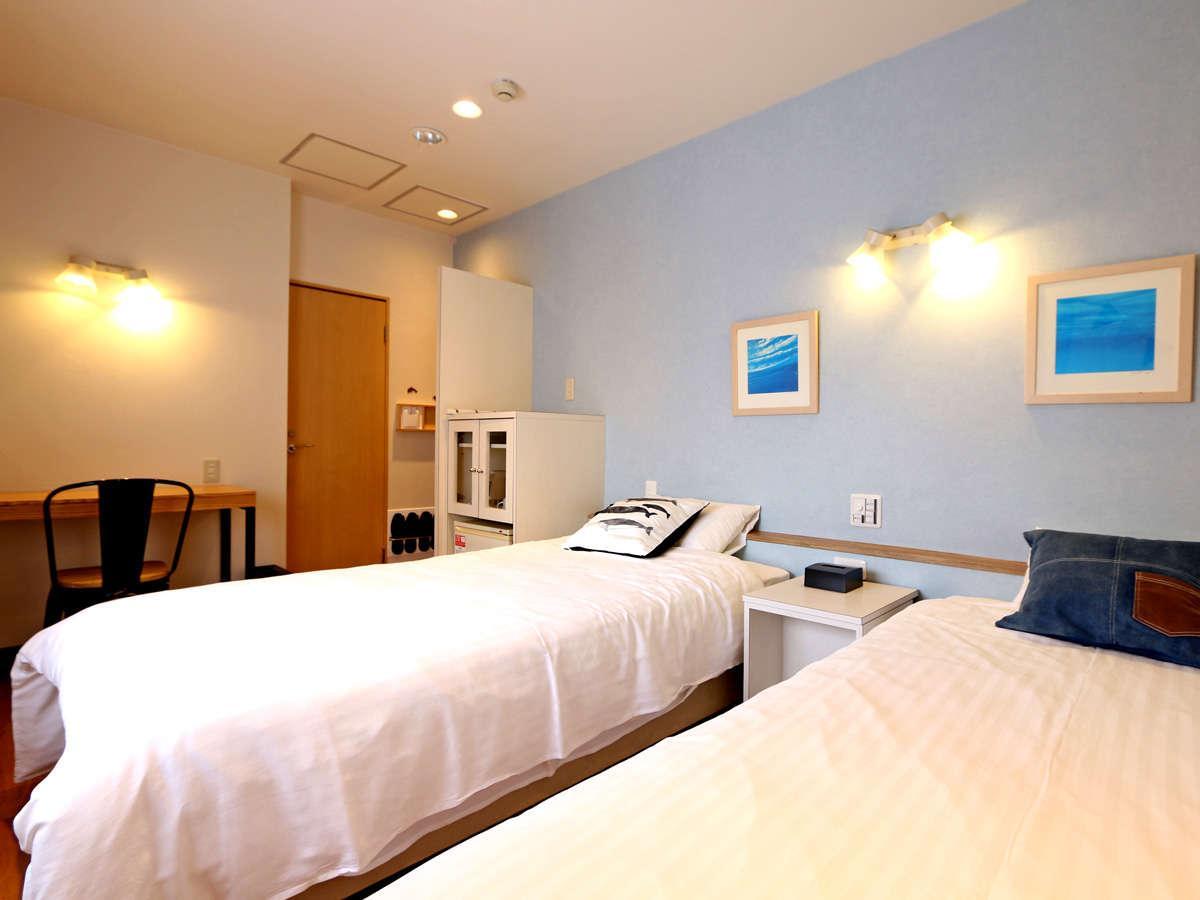 HOTEL 3 O’CLOCK HOTEL 3 O’CLOCK