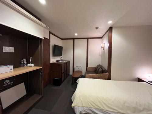 HOTEL 3 O’CLOCK HOTEL 3 O’CLOCK