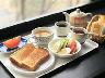 モーニング朝食・公園の見えるカウンター席が人気です♪