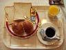 毎朝7:00から9:30まで朝食を無料でお出ししています