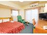 ◎マッサージチェア付ダブル◎ベッド幅160ｃｍ◎地デジ対応32型液晶ＴＶ完備◎