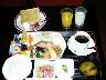 無料朝食、簡単な和食中心のセルフバイキング。