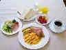 朝食は和洋バイキング。洋食中心の取り分けイメージ