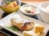 レストランシェフが毎朝手作りする朝食が人気です♪※写真は一例（ヘルシー小鉢が好評な和定食）