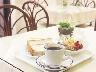 明るい朝食コーナー淹れたてコーヒーをどうぞ！